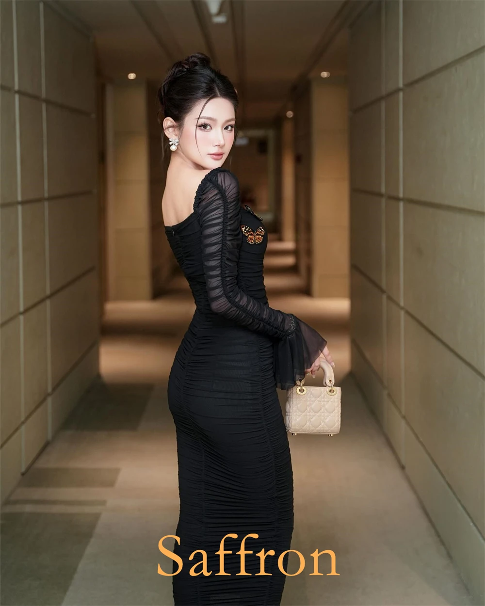 맞춤형 절묘한 스퀘어 칼라 이브닝 드레스 긴 소매 연예인 가운을 통해 볼 우아한 칼집 아플리케 파티 드레스