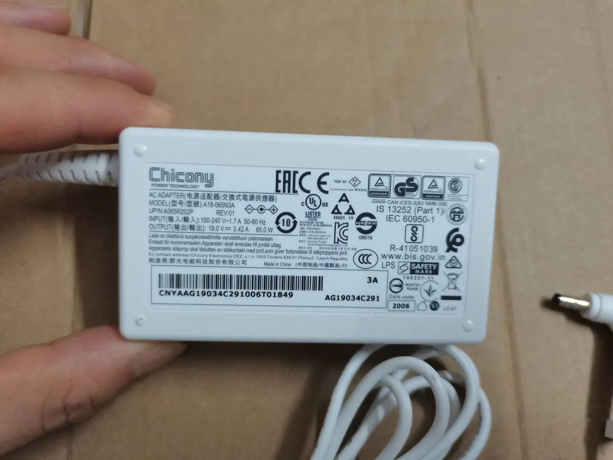 

NEW OEM A18-065N3A Chicony 19.0V 3.42A 65.0W 4.0mm*1.7mm AC Adapter AG19034C291 Genuine Laptop Charger