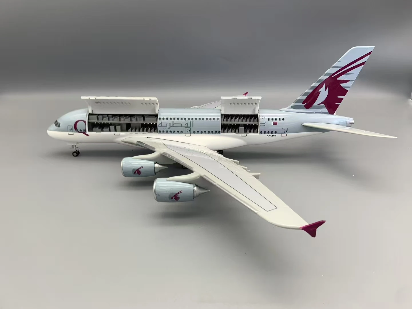 جديد A380 الخطوط الجوية القطرية نموذج طائرة 18 بوصة كبيرة نموذج طائرة أطقم مع مصباح ليد (اللمس أو التحكم الصوتي) الطائرات لعب الاطفال