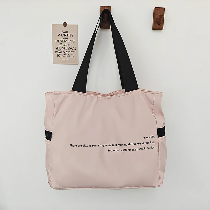 Borse Tote Casual solide di grande capacità scomparto interno morbido 2024 borse di vendita calde per borse da donna in Nylon con cerniera da donna