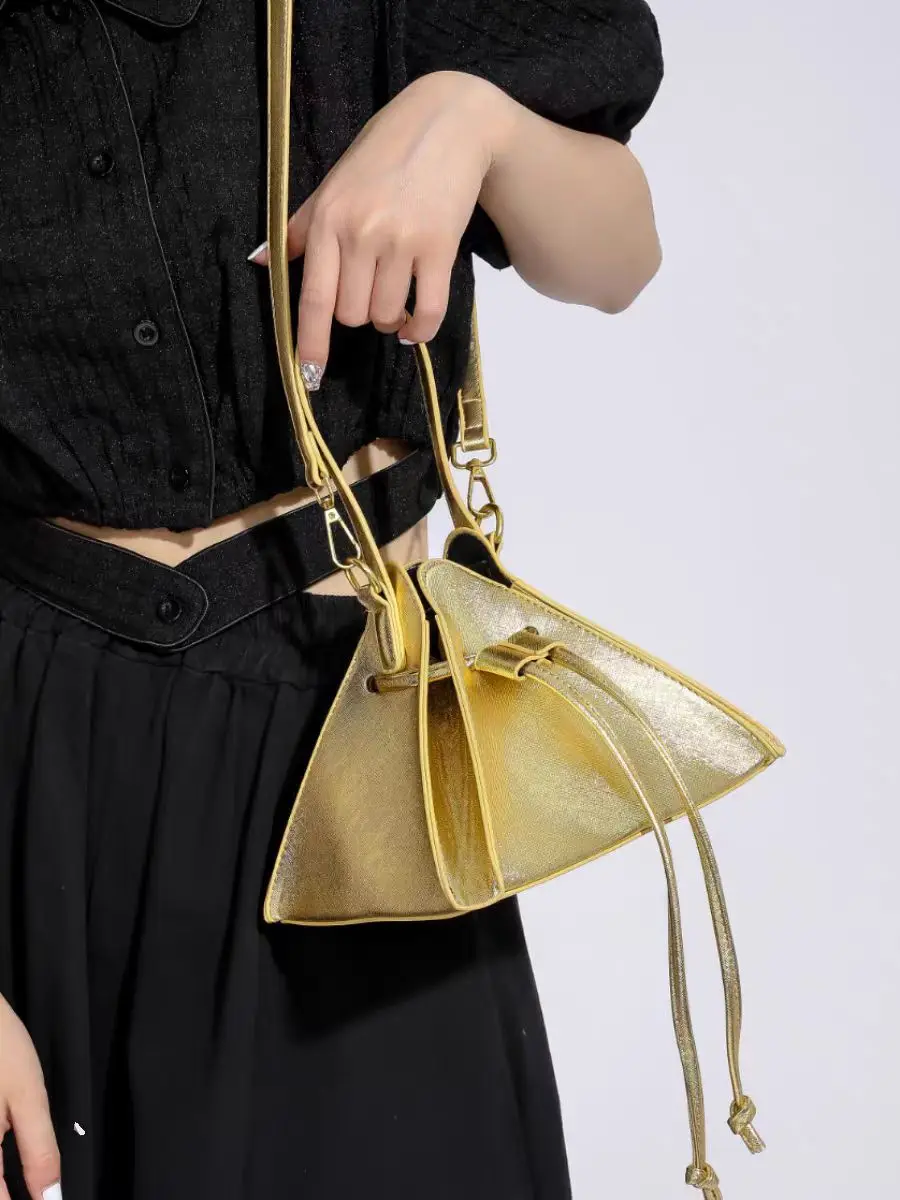 

Niche Design Luxury Personality Triangular Three-dimensional Small Bag High-end Fashion Simple Handbag Commuting Versatile Bag