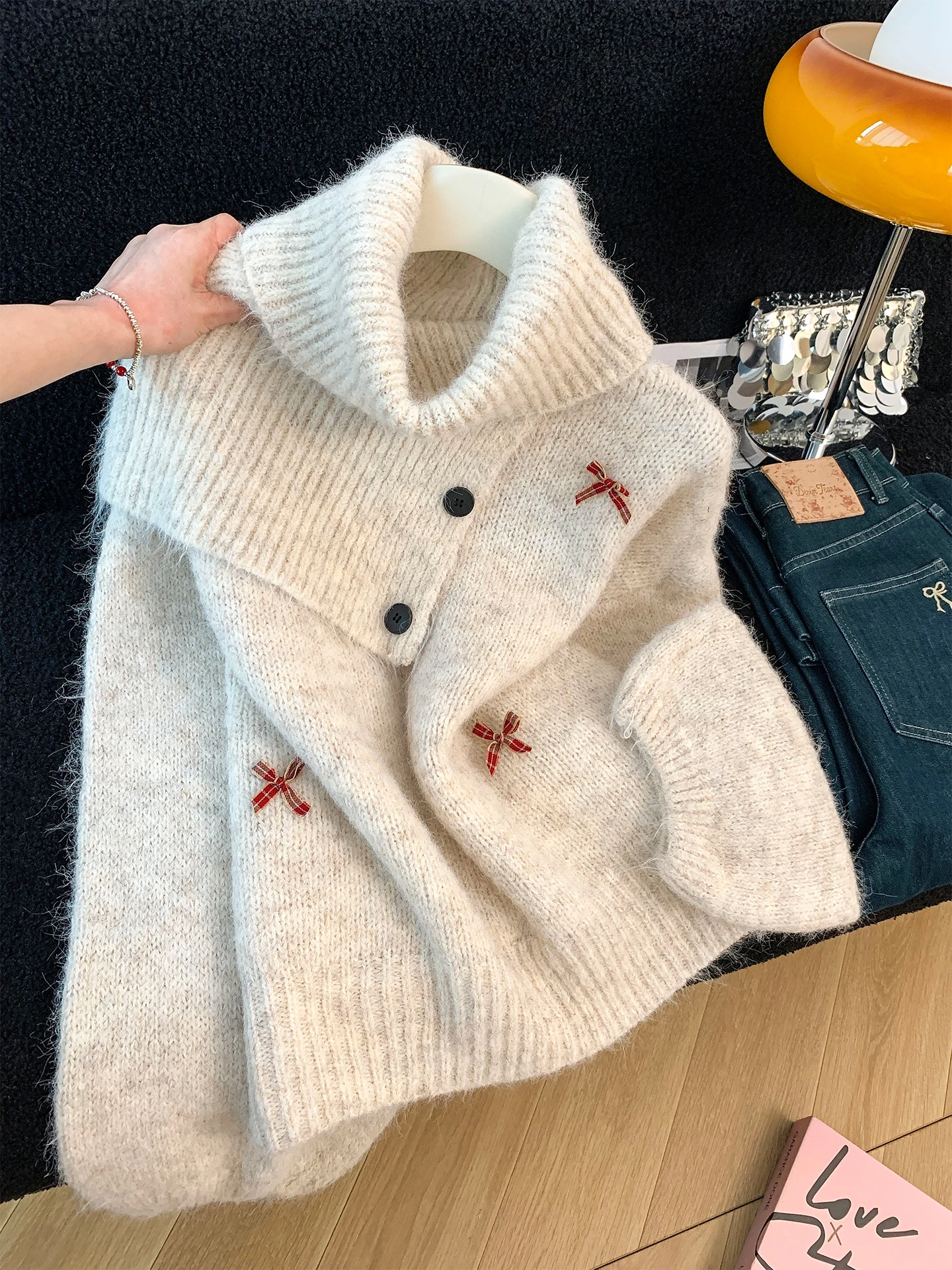 

Loose Women's Knitted Sweater with Bow Design in Soft Camere Autumn Winter Faion Commute Sle High Collar Warm Top