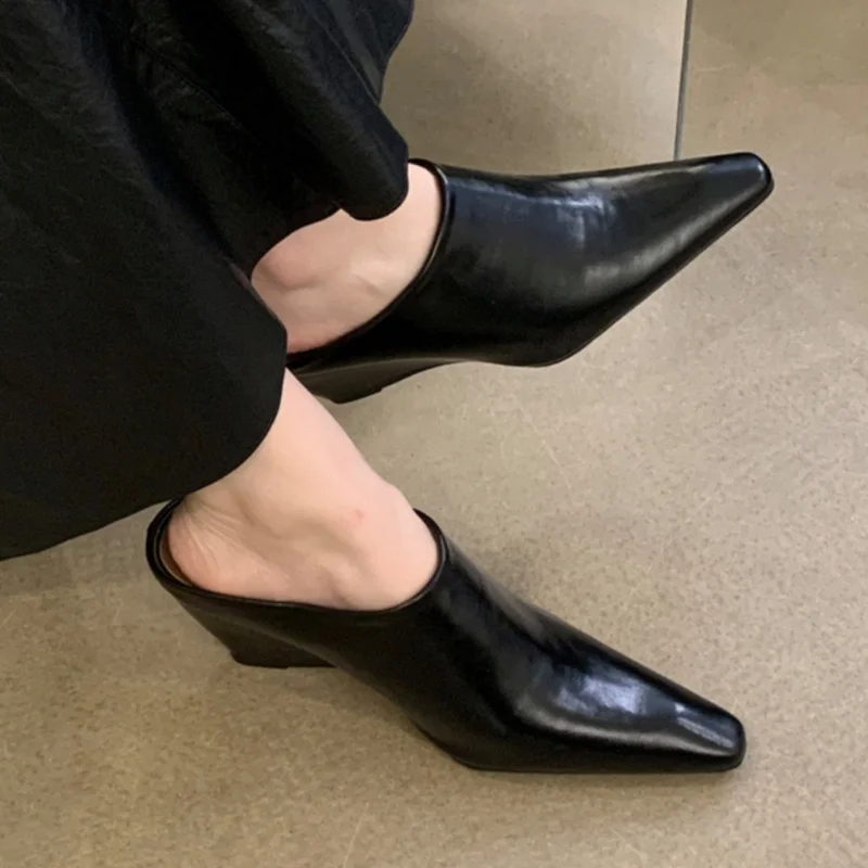 

2025 римские женские высокие тапочки Baotou на наклонном каблуке, новые летние модные уличные толстые ленивые шлепанцы, мягкие сандалии