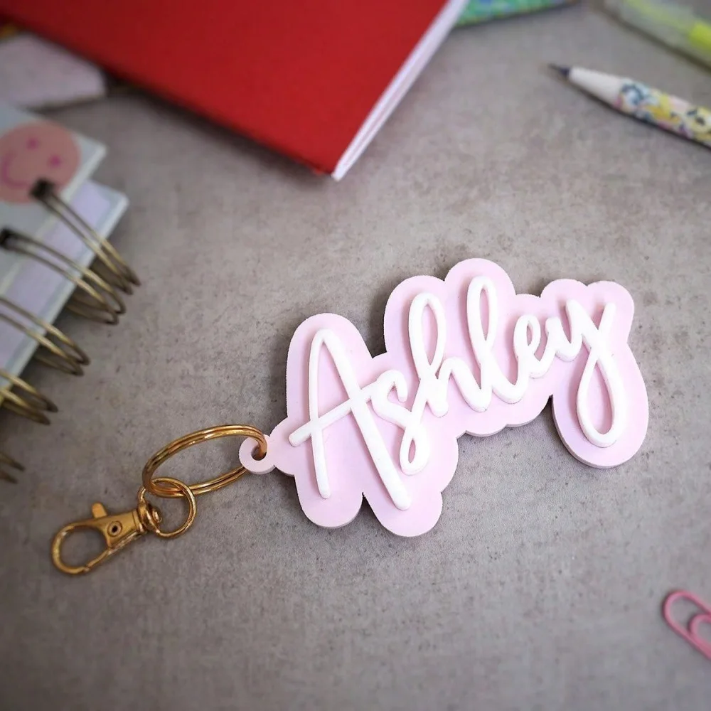 KADRUFI لطيف مخصص ثلاثية الأبعاد اسم سلسلة مفاتيح مصنوعة من الأكريليك الوردي الأزرق الأسود مجلس لوحة شخصية على ظهره على ظهره سيارة مفتاح السيارة #2