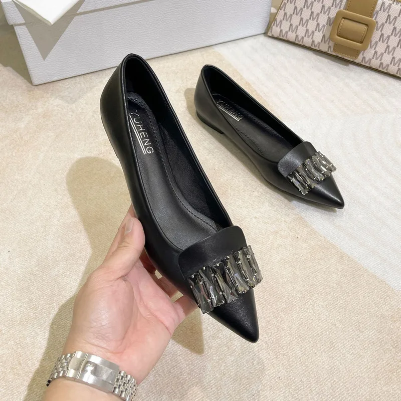 

Women's Shallow Mouth Flat Shoes Sharp Pointed Shoes With Rhinestone Temperament Business Dinner Black Single Shoes