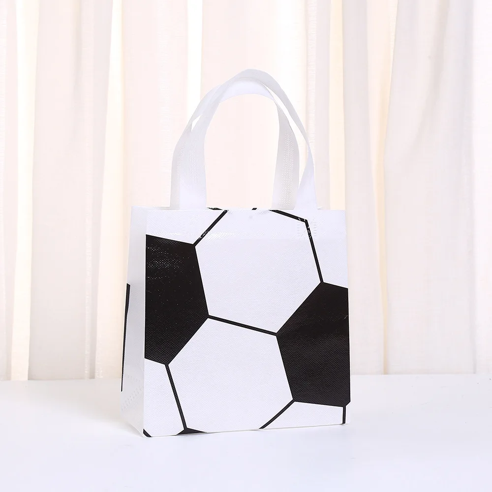 10 قطع من أكياس كرة القدم السوداء لحفلات أعياد الميلاد وحفلات أعياد الميلاد وحفلات الأعياد وحقيبة هدايا من الأقمشة غير المنسوجة بمقبض