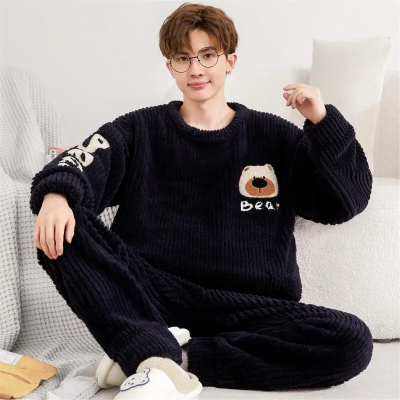 ชุดนอนผ้าฟลีซหนานุ่มลายโปเกมอน ปิกาจู เก็นการ์ สำหรับผู้ชาย ลายการ์ตูนอนิเมะ ให้ความอบอุ่นและหนา เหมาะสำหรับใส่ในบ้าน ของขวัญเทศกาล