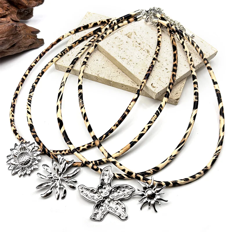 

Hiphop Flower Leopard Print Chain For Women Men Stainless Steel Silver Color PU Leather Fashion Charm Necklace Jewelry Gifts