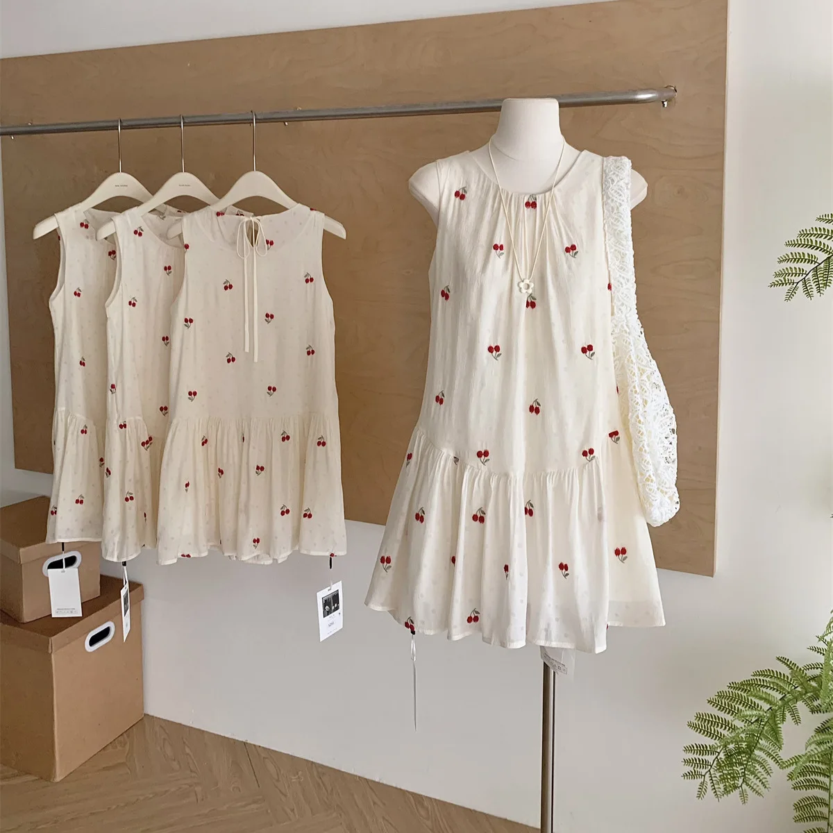 

2025 New Summer Women's Loose Vacation Style Sleeveless Short Dress Sweet Cherry Embroidered Tank Top Dress