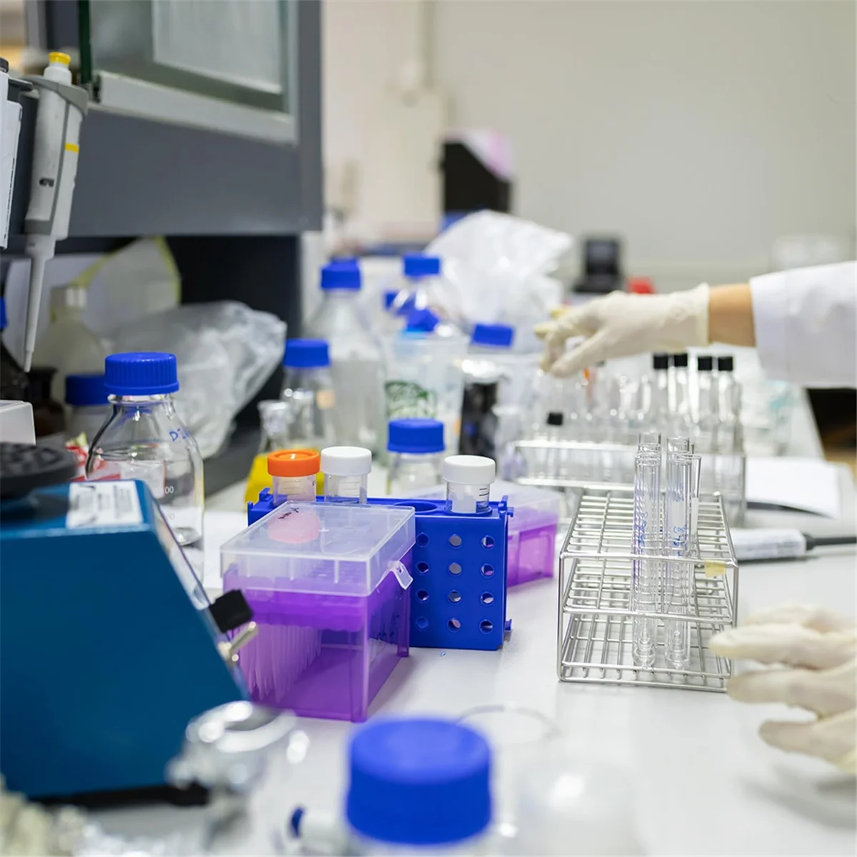 Горячая Распродажа, 4 упаковки бутылок для хранения реагентов, 150 мл градуированные круглые бутылки из боросиликатного стекла с широким горлышком и винтовой крышкой GL32