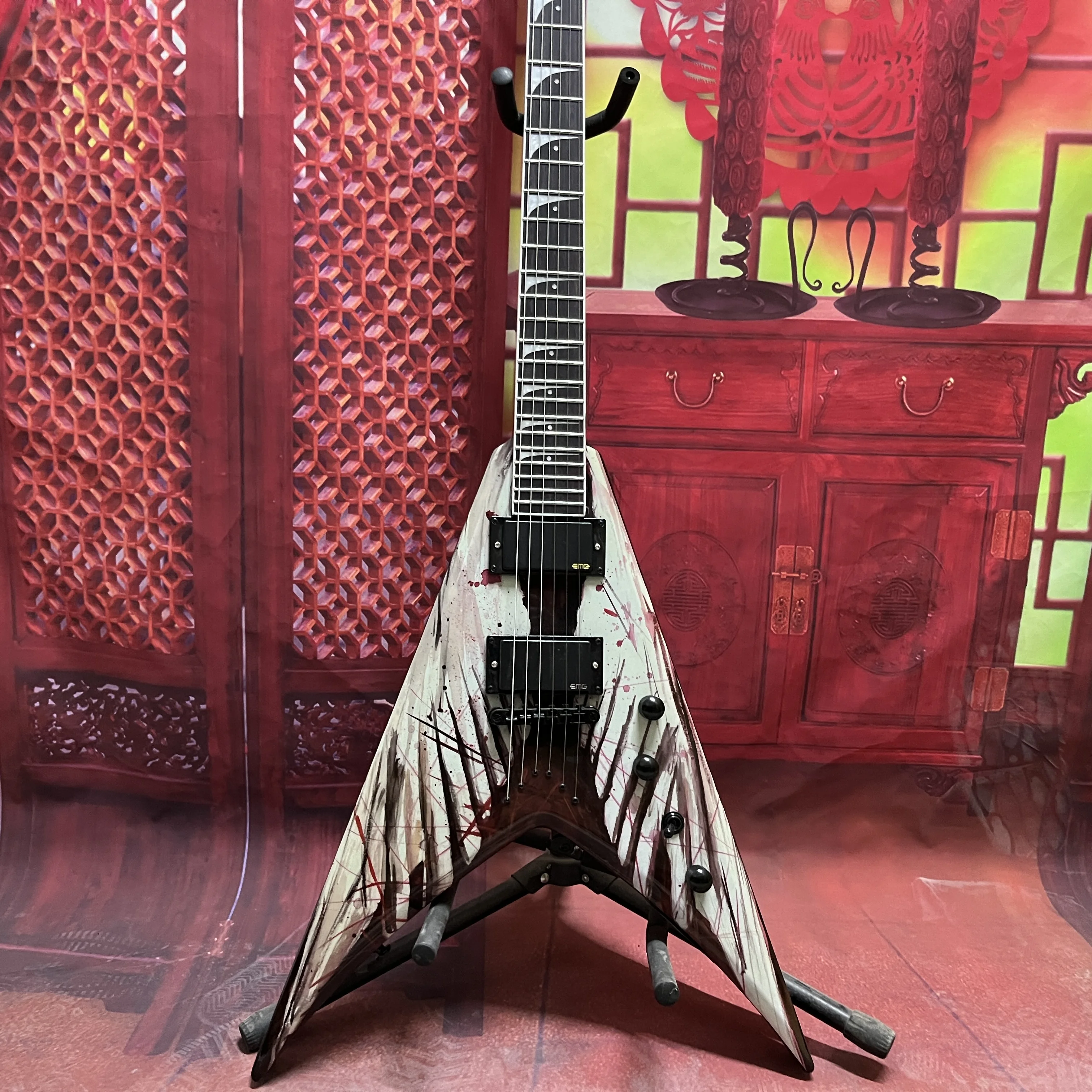 

Personality Graffiti Electric Guitar EMG pickup 24 frets Rosewood fingerboard mahogany body 6 strings Real photo