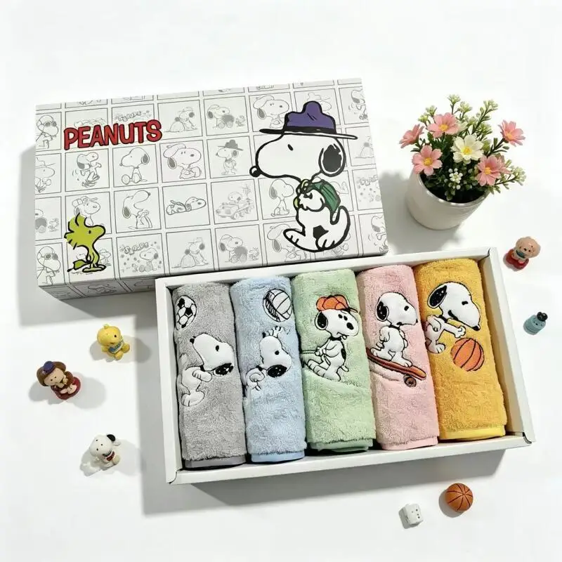 Image of Snoopy Cartoon Geschenkbox Gesichtstücher Weiche Wasserabsorbierende Tragbare Reinigungstücher Tägliches Waschzubehör Badezimmer Alltagsgebrauch