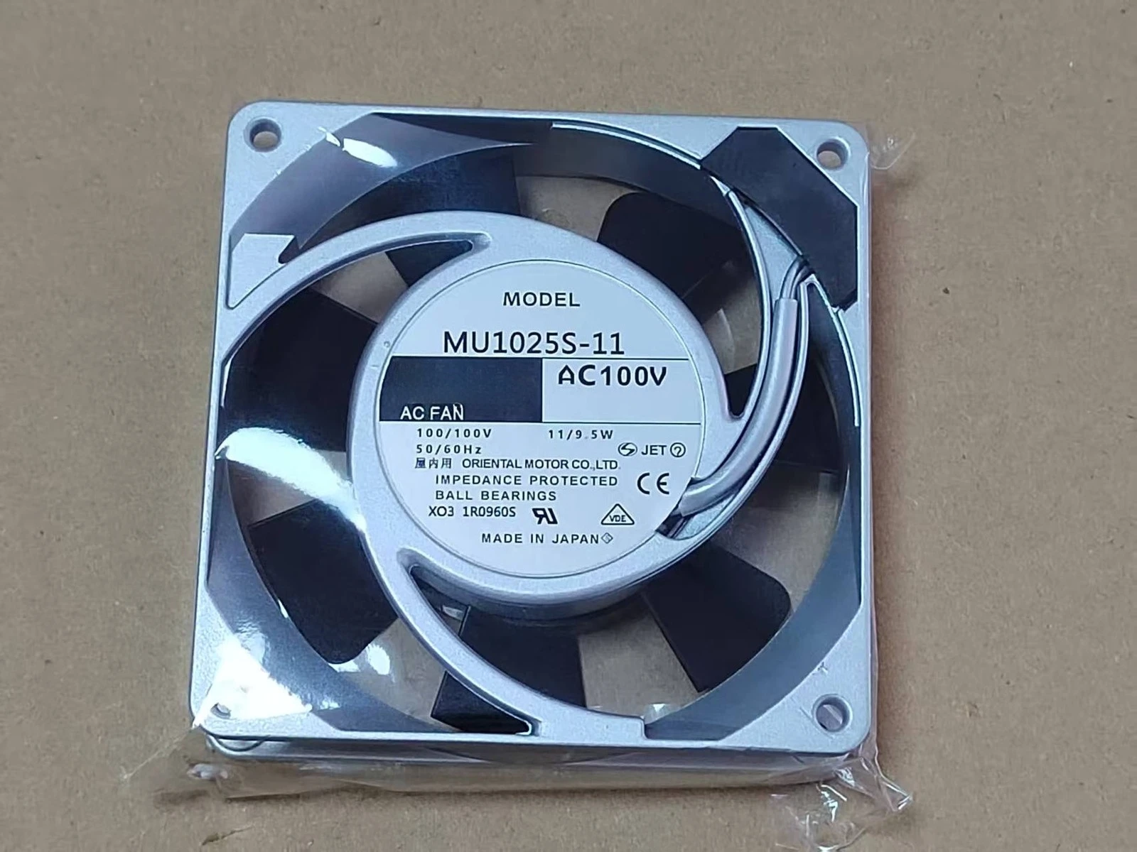 

For ORIX MU1025S-11 110 * 110 * 25MM 100V Cooling Fan