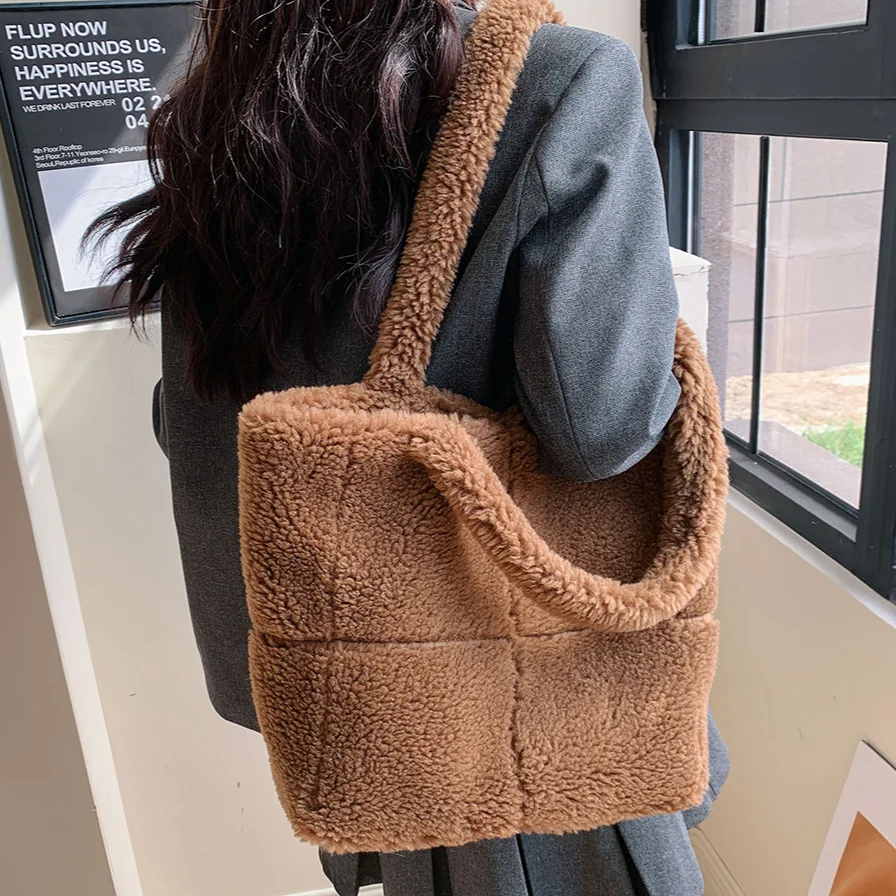 Is the Paris Bag Really Worth It? A Real-World Review of the Lambswool Shoulder Bag for Everyday Use