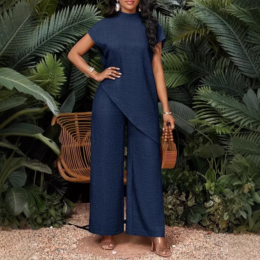 

Женский комплект из двух предметов: топ с воротником-стойкой и асимметричным подолом, широкие брюки. Повседневный свободный костюм для офиса и отдыха. Летний комплект из 2 предметов.