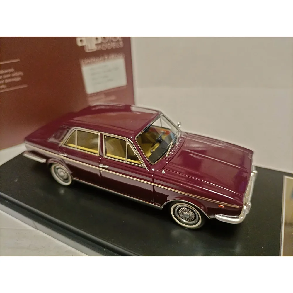 Hillman Hunter 1967 Rare Resin 1:43 Scale Simulation Classic Car Model Retro Collection Sedan Ornaments Souvenirs Display Gifts