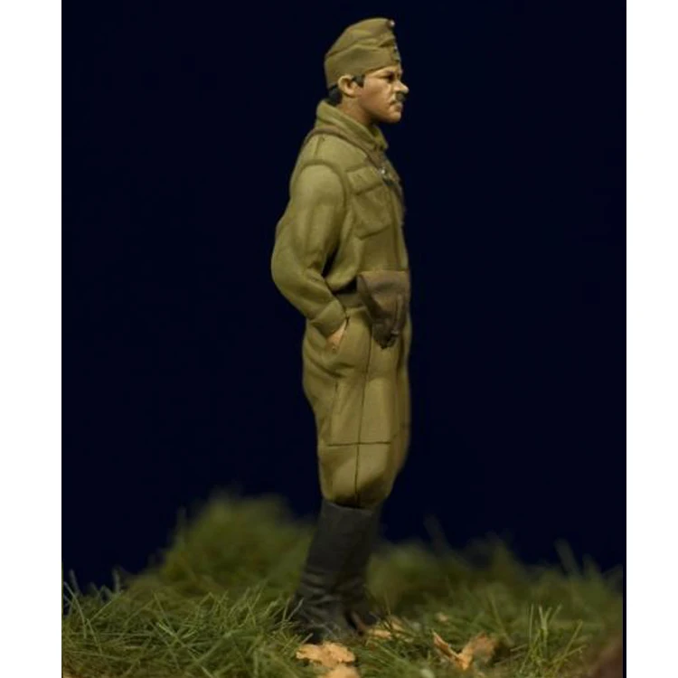 1/35 Resin Model figure GK Soldier Hungarian AFV crewman WWII Military Unassembled and unpainted kit