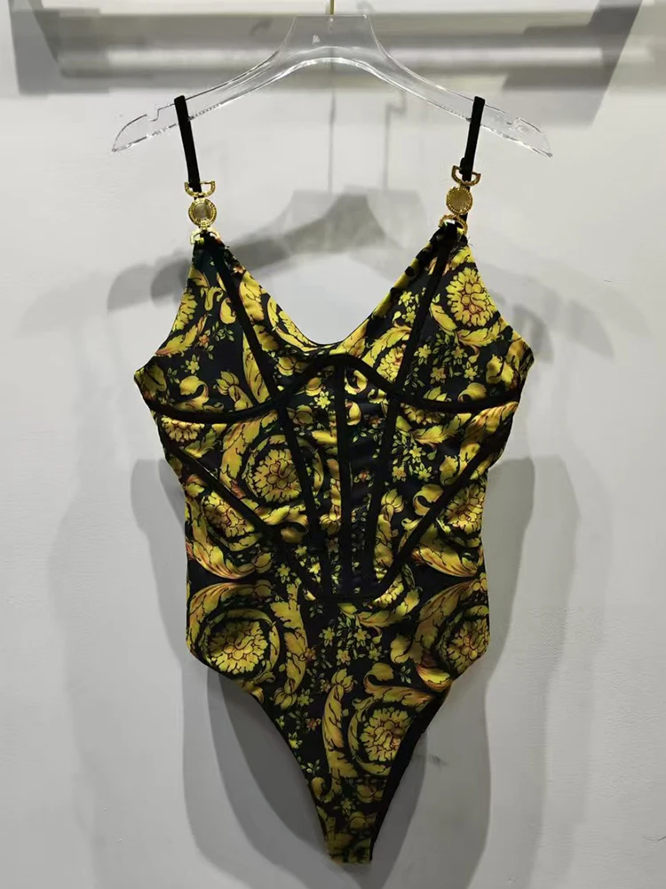 

A retro geometric print hardware buckle strapless jumpsuit and a fashionable tight-fitting dress for summer 2025 women's wear