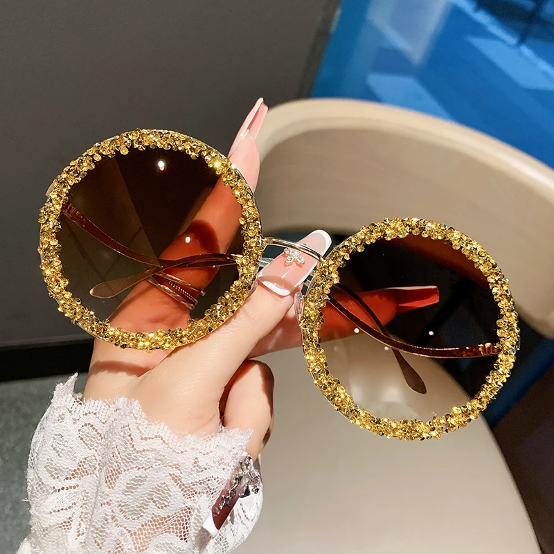نظارات الموضة الجديدة الماسية للسيدات، وجه نحيف، نظارات شمسية عصرية عالية الجودة، إطلاق النار في الشوارع.