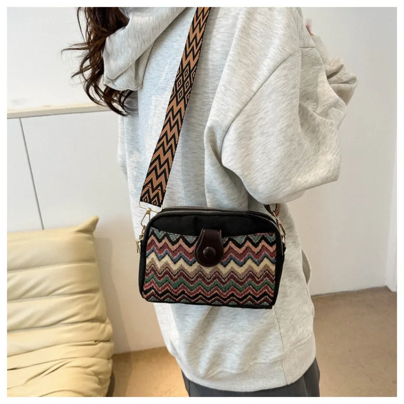 Ethnic Style Women Bag 2024 New Fashion Simple Large Capacity Wave Retro Shoulder Crossbody Small Square Bag Crossbody Bag