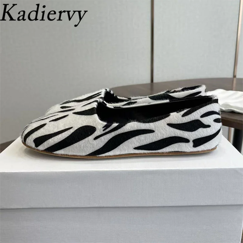 

Новые женские лоферы 2026 года: повседневные легкие туфли без шнурков с круглым носком, бархатные, на плоской подошве, для прогулок и работы