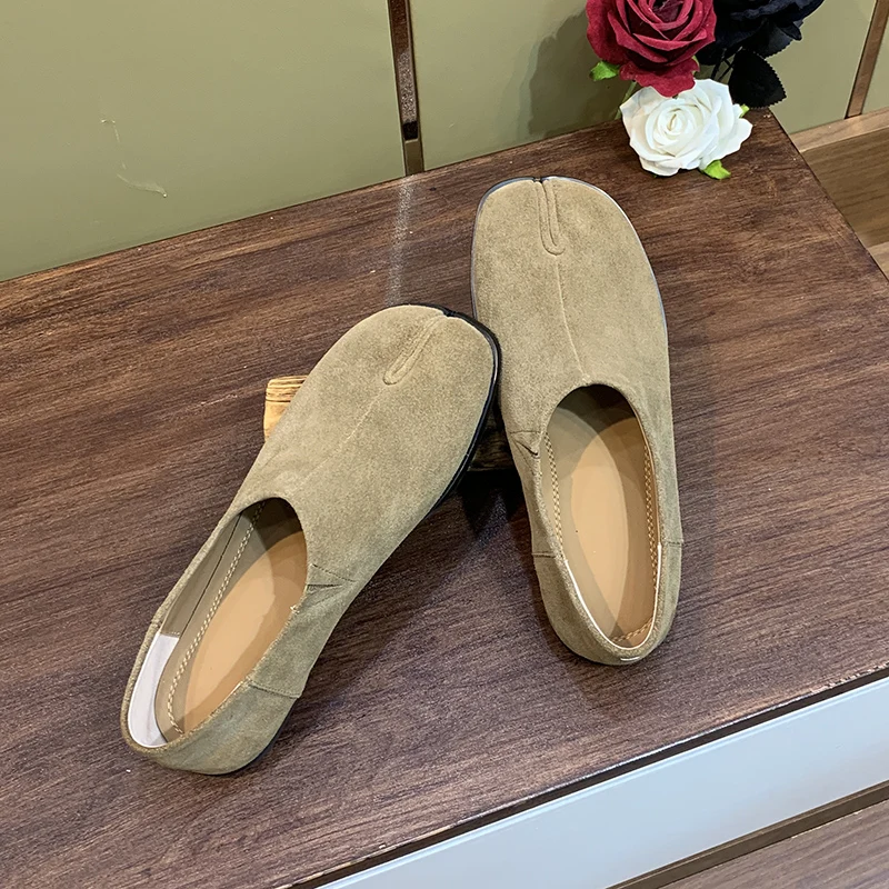 New Genuine Leather Split Toe Tabi Shoes Women Slip-On Tabi Flats Women Leather Ninja Split Toe Pig Feet Shoes Chaussure Femme