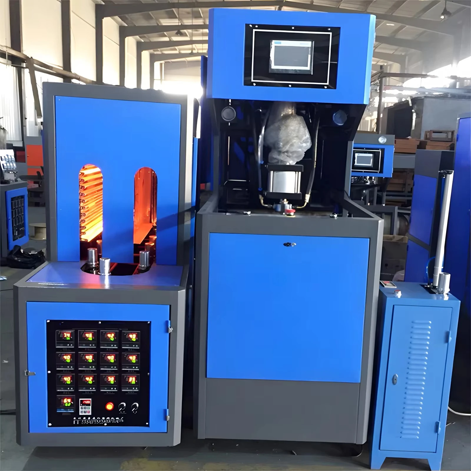 PET Bottle Blowing Machine Wide Application Blow Molding Machine For Various Plastic Container Production