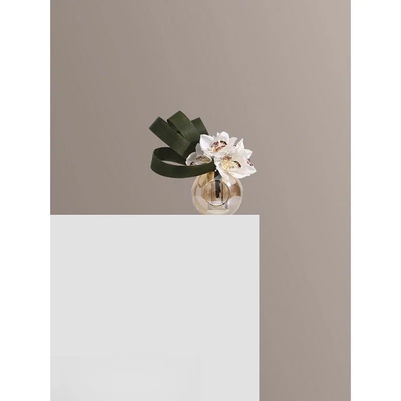 Modern light luxury glazed handmade small flowers are colorful, desktop ornaments in the negotiation area of the model hotel