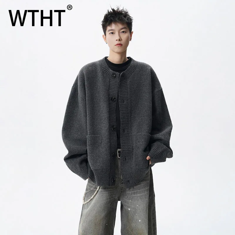 

WTHT Fashion Men's Spliced Big Pockets Design Solid Color Coats Trendy O-neck Single Breasted Jackets Male 2025 Autumn 2A1999