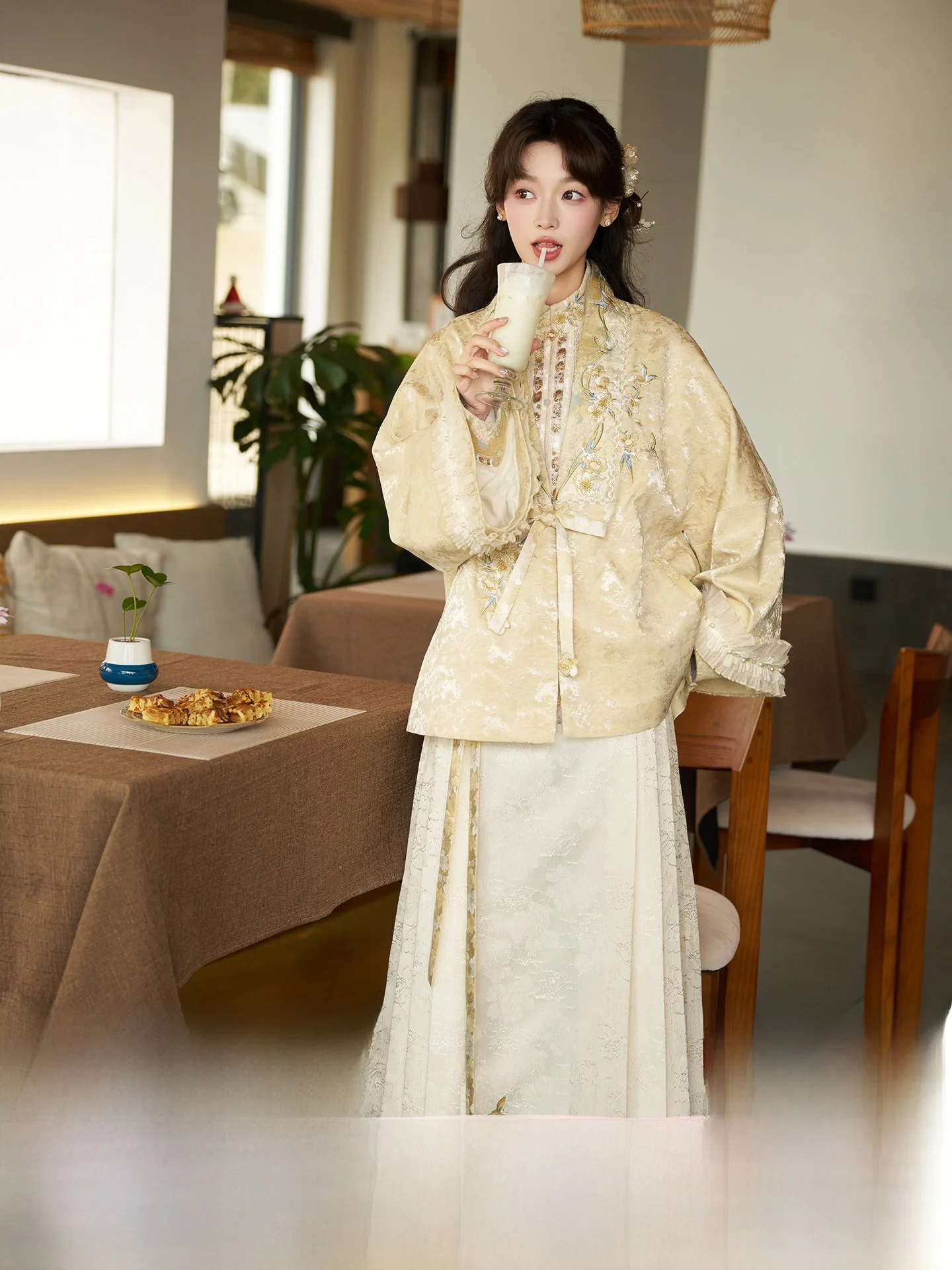 

Thirteen Exc Lotus Pear Garden Morning Snow Neil Collar Coat Elastic Embroidered Face Skirt Improved Ming Dynas Hanfu