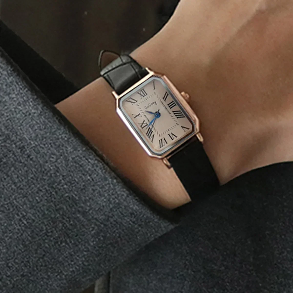 Casual Retro Roman Dial Quartz Watches Ladies Rectangle Leather Strap Wristwatch Clock Fashionable for Women Reloj De Mujer