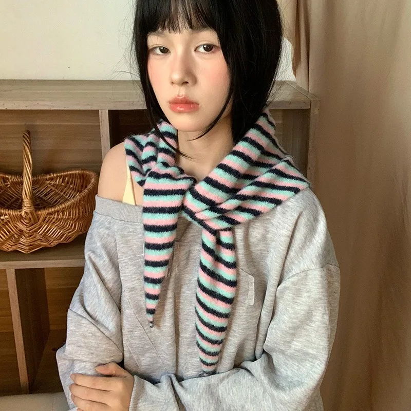 Koreanischer Ins-Wollmischstoff Gestreifter Dreiecksschal Herbst- und Wintermode Kopftuch Outdoor Warmer Kleiner Schal für Frauen – Detail 4