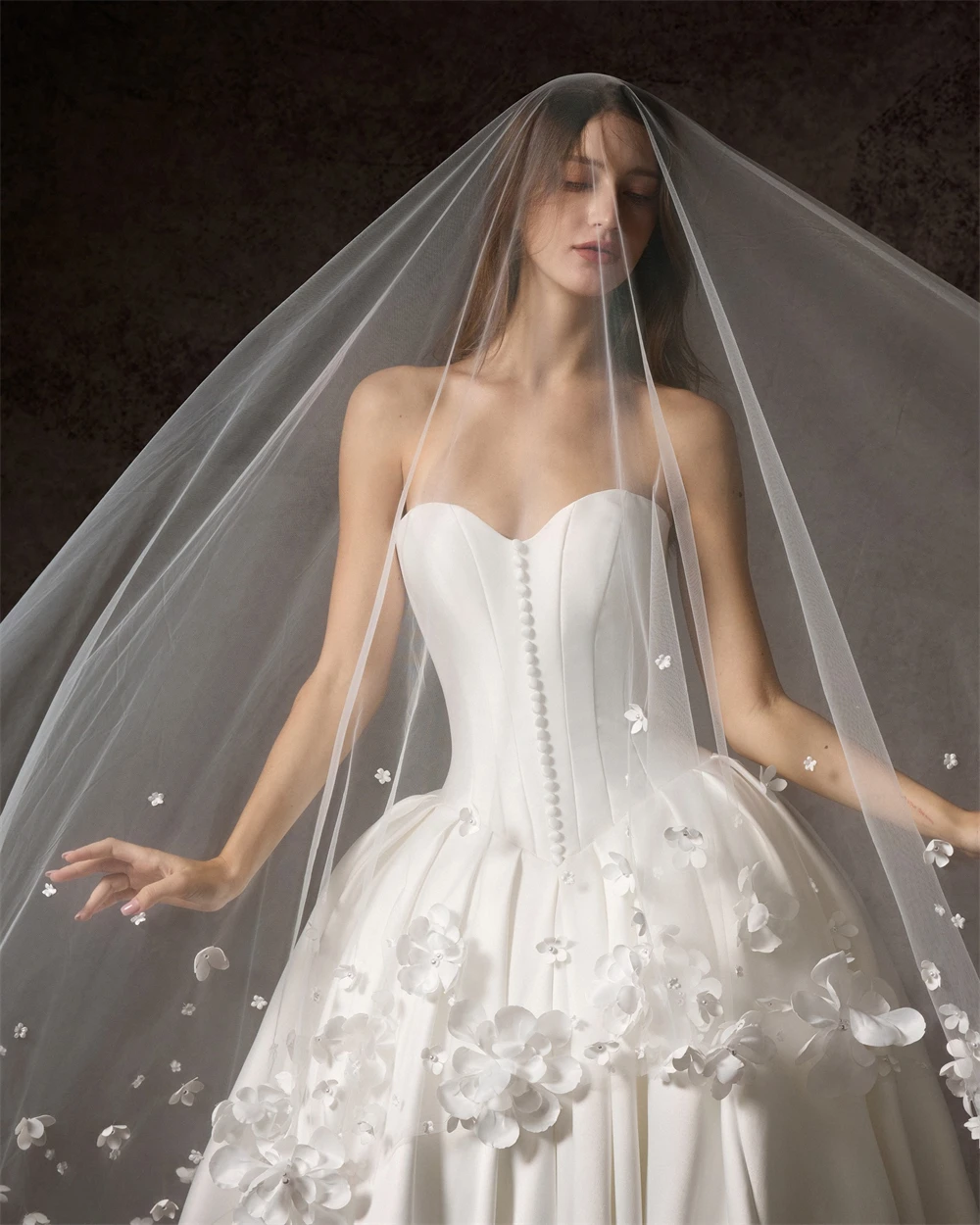 

Customized Soft White Satin Wedding Dress Formal Sweetheart Sleeveless Bridal Gowns Soft A-Line Court Train Vestido De Novia