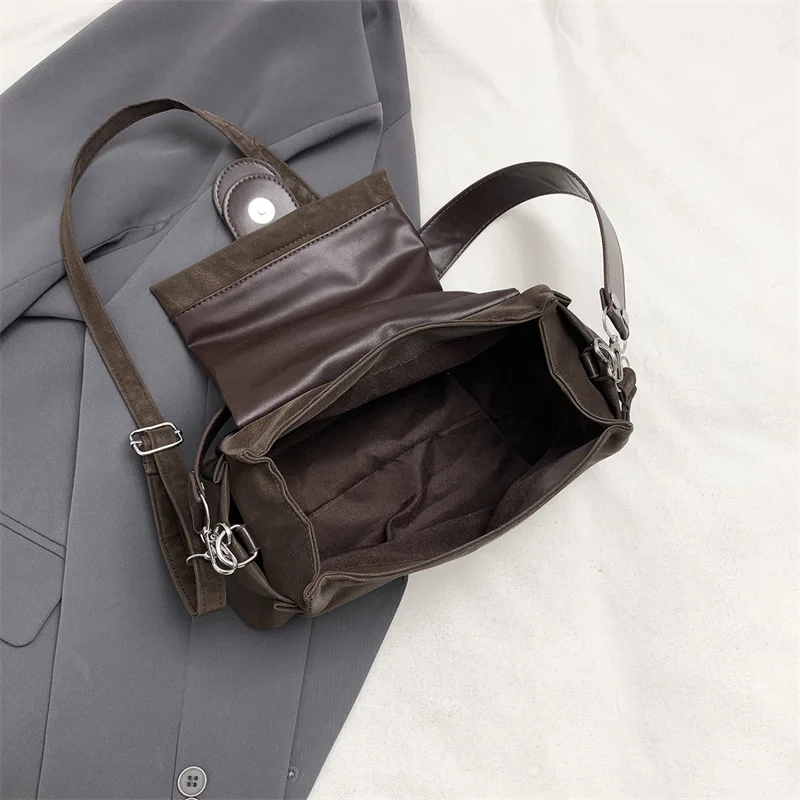 Modische Schultertasche mit breitem Lederriemen, großes Fassungsvermögen, Y2k-Unterarmtasche, Damenhandtasche aus Kunstwildleder mit Klappe für den täglichen Gebrauch – Detail 18