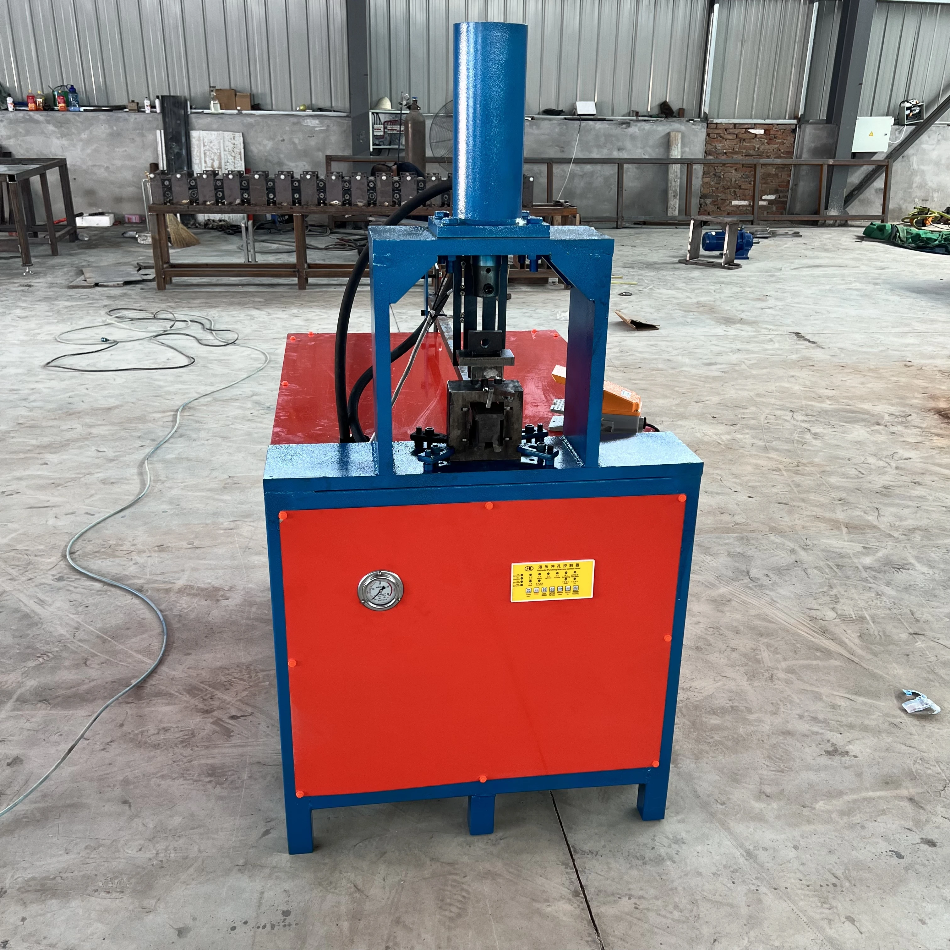 Semi-automatic Hydraulic Press square tube puncher pipe arc punching and notching machine