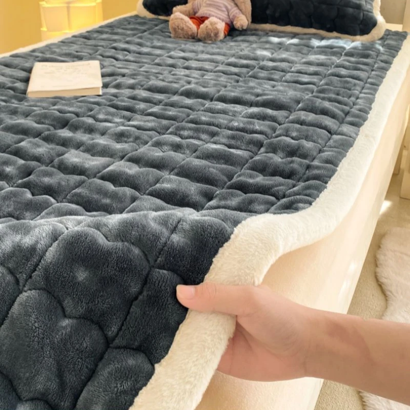 Winter Thick Warm Milk Velvet Mattress Toppers Double Bed Sheet Bedspread Bed Cover Fold Thin Tatami Mat Non-slip Mattress Cover