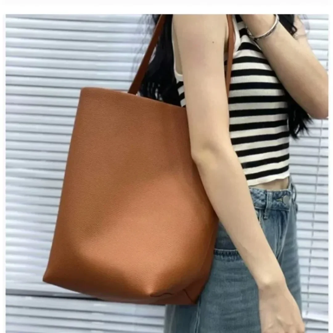 Large-capacity women's handbag Minimalist shoulder bag, suitable for work, travel and daily use. 4