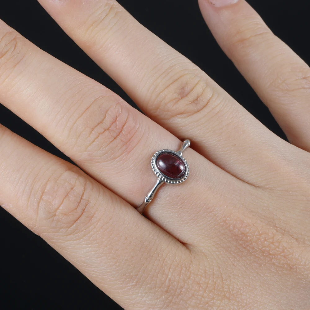 แหวนอัญมณีหินแม่น้ําธรรมชาติ 100% เหมาะสําหรับสุภาพสตรีปาร์ตี้เสือที่ปรับได้และของขวัญแหวนเงินชุบทองแดง