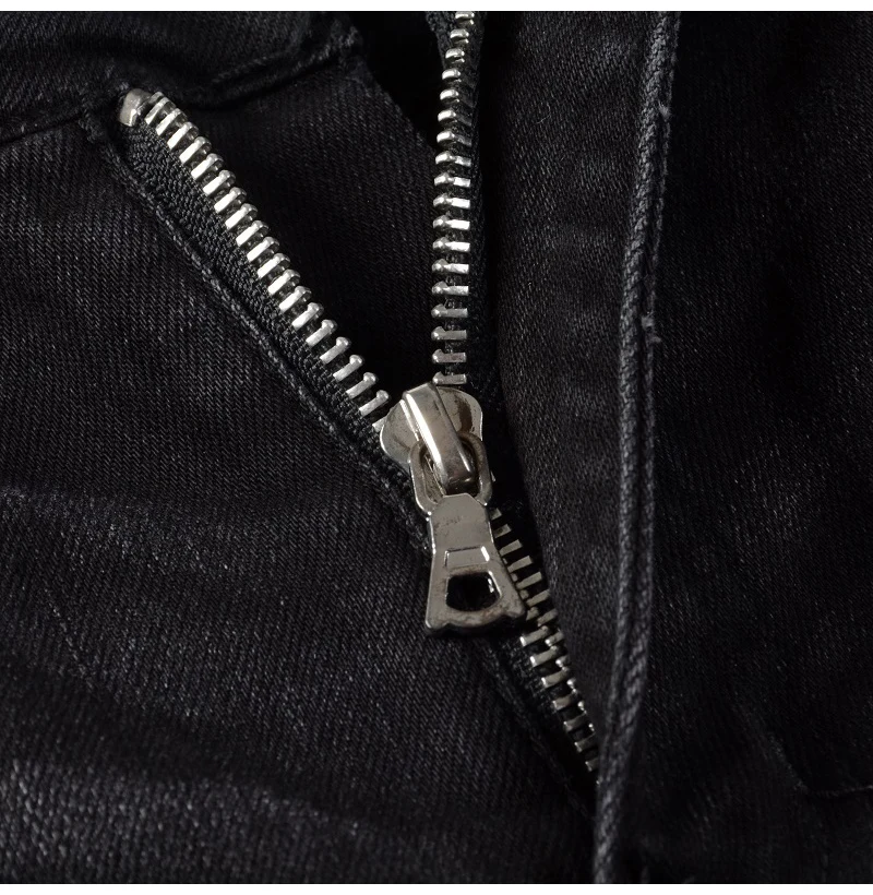 Herren-Jeans aus Stretch-Denim mit Kristallverzierung, Skinny-Schnitt, mit aufgemalten Löchern, zerrissene, schmal zulaufende Hose, Streetwear, Patchwork-Design, schwarze Hose. – Detail 8