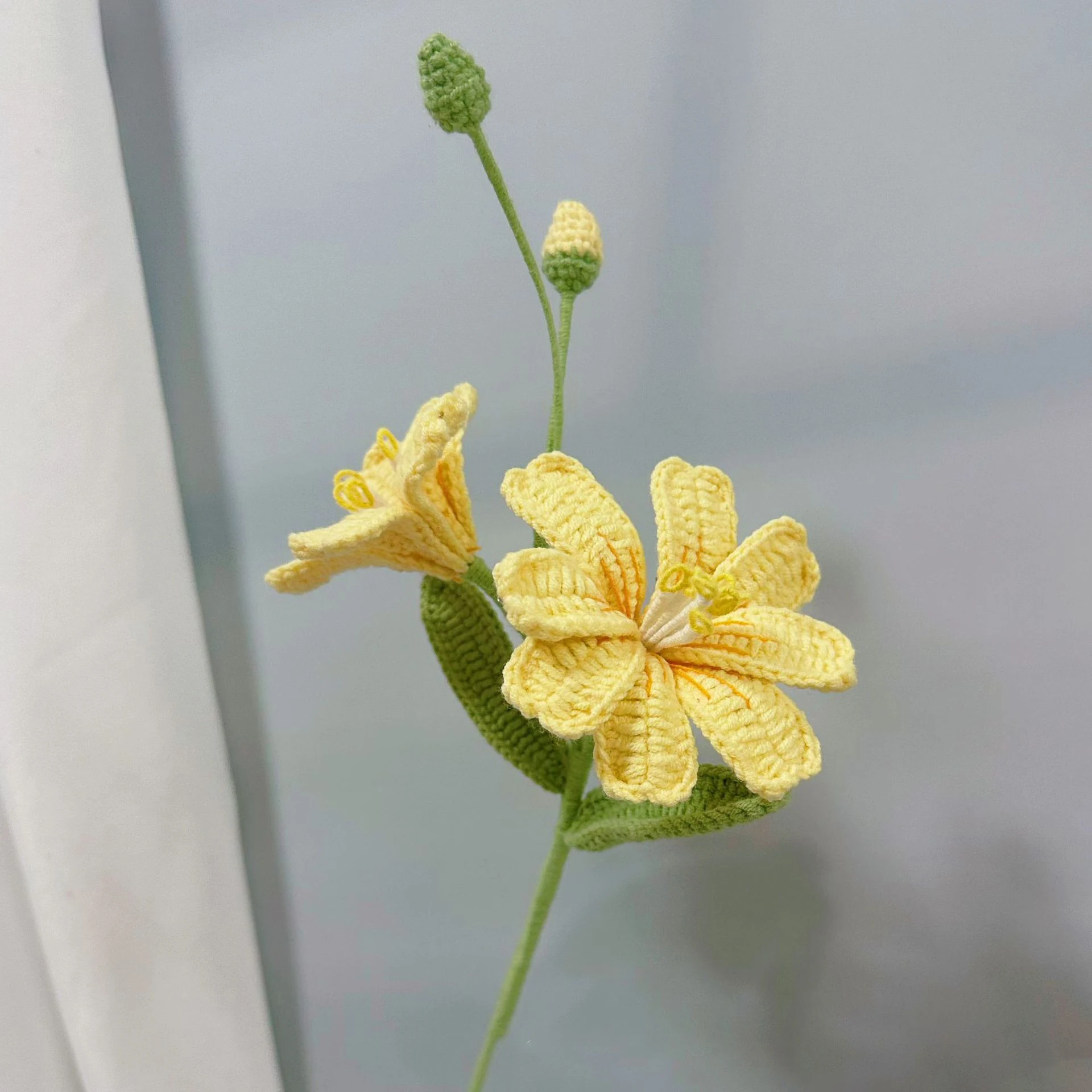 Gehäkelte Blumenäste, handgestrickter Blumenstrauß, kreative künstliche Blumen, Dekoration für Hochzeitsräume, ein schönes Geschenk. – Detail 6