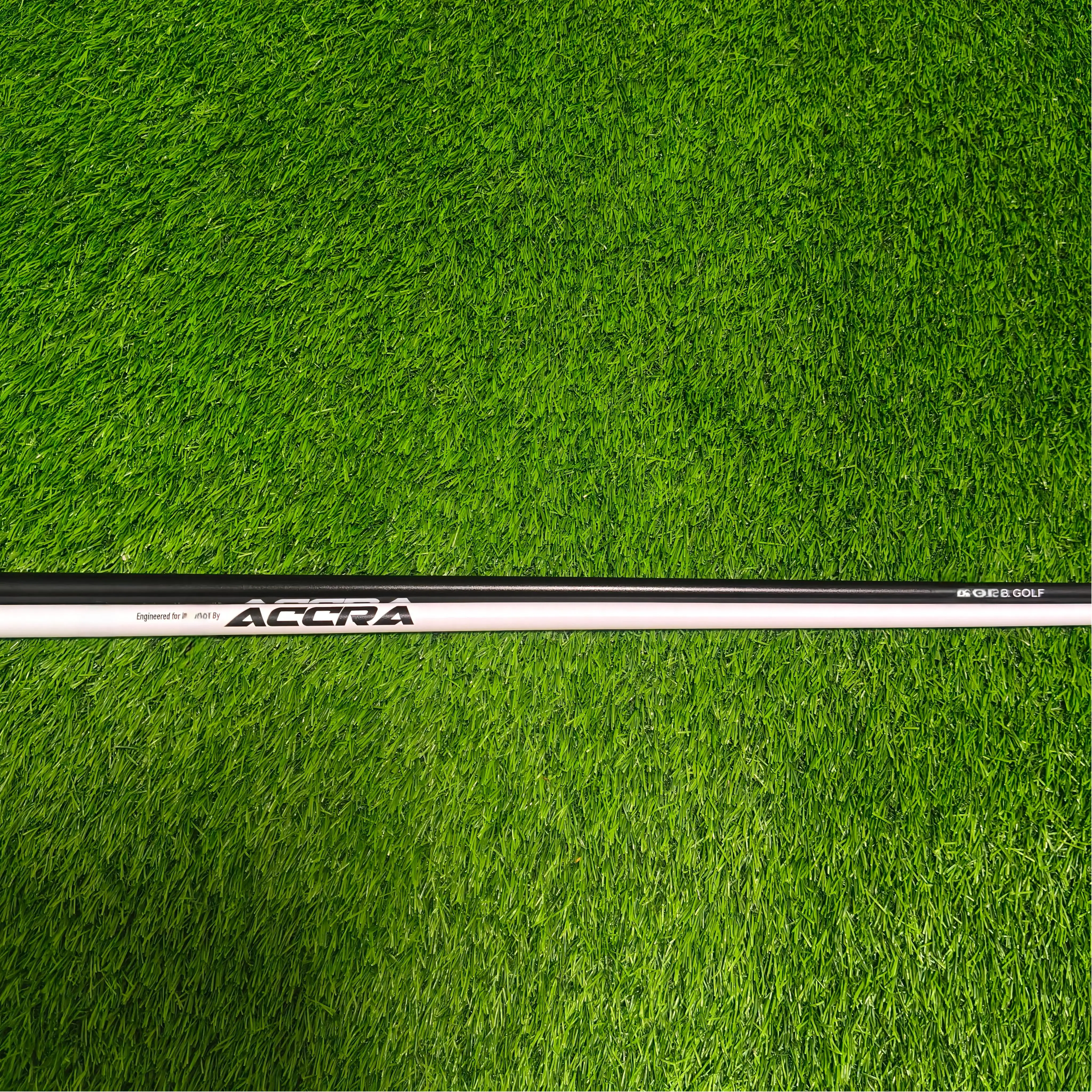 عمود دفع الجولف ACCRA قضيب جرافيت أسود/أبيض جسم قضيب الجرافيت، متوفر مع قبضة بيضاء أو سوداء