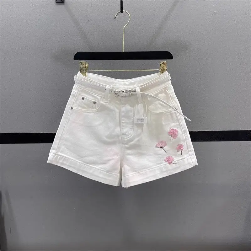 

Japan White Flower Embroidered Denim Shorts For Women Summer Versatile High-Waisted Slim A-Line Casual Wide-Leg Pants Hot Pants