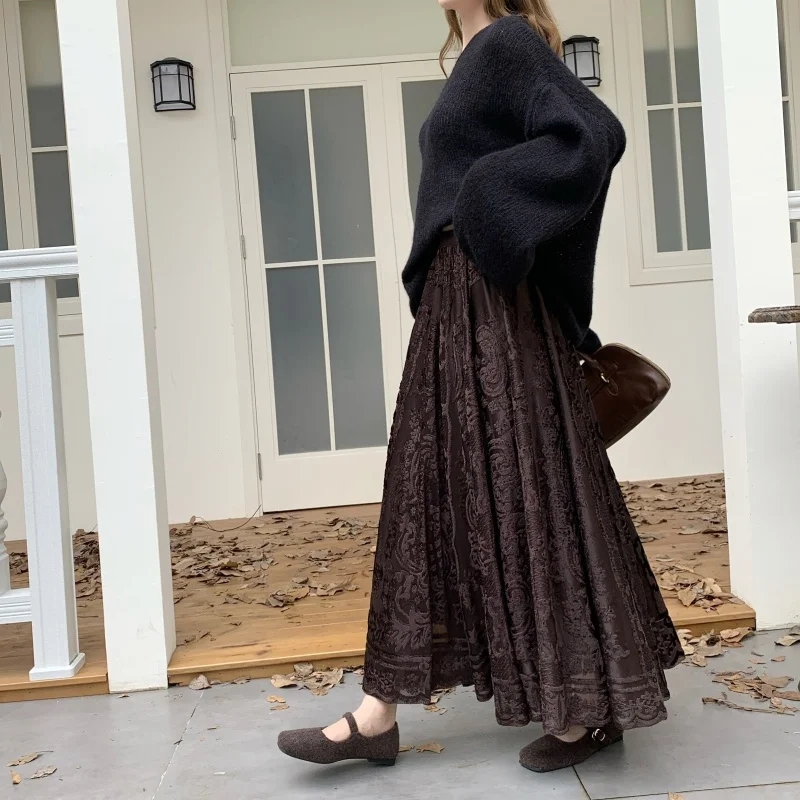 Saia Midi A-Line de Tule Branco Bordada em Veludo Ele, Saia de Camada Base Feminina, Ci Walk PVC Poliéster...