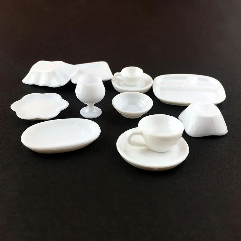 12 pz/set Mini Bianco Utensili Da Cucina Giocattoli Bere Tazze Piatto Piatto Da Tavola Mini Accessori di Simulazione FAI DA TE Giochi di Imitazione Giocattoli