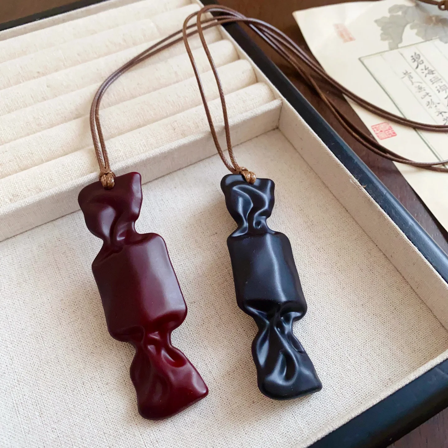 Collares con colgante de caramelo de resina para mujer, cuerda de cera larga Retro, cadenas para suéter, joyería estética Simple y bonita para fiesta de cumpleaños, regalo F