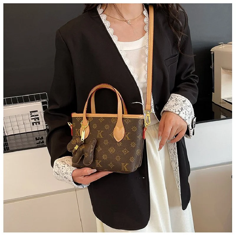 

High Fashion Leather Crossbody Bag For Women Shoulder Messenger Tote By Famous Designer Luxury Brand Elegant