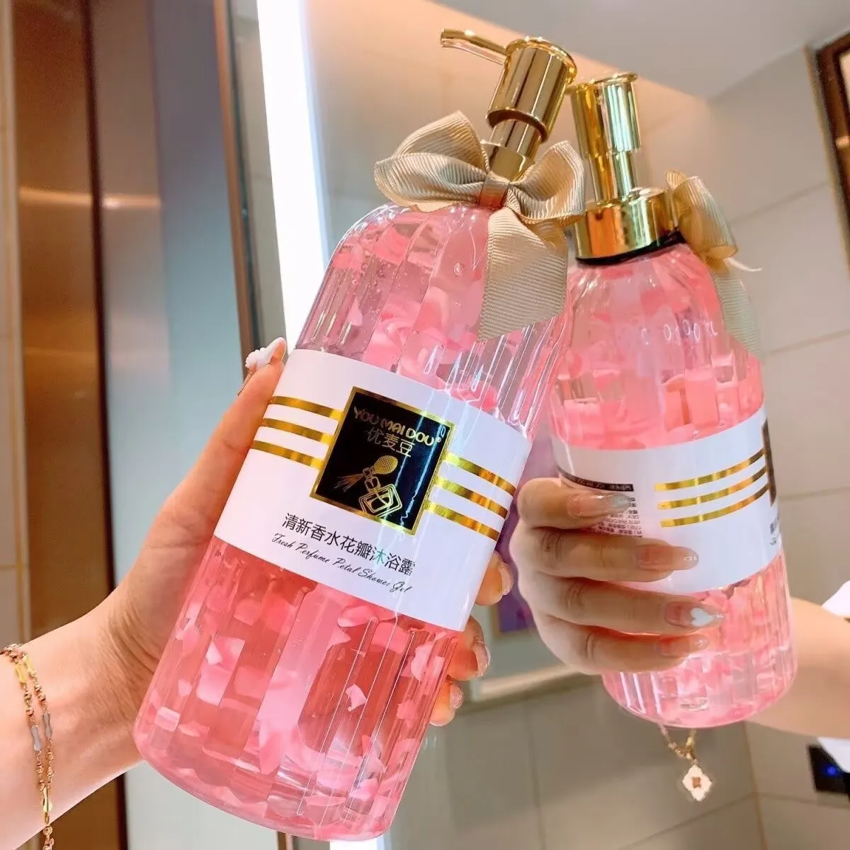 アミノ酸肌再生シャワージェル保湿ダニ除去ボディバスウォッシュオイルコントロールフケシャンプーヘアケアヘアマスク