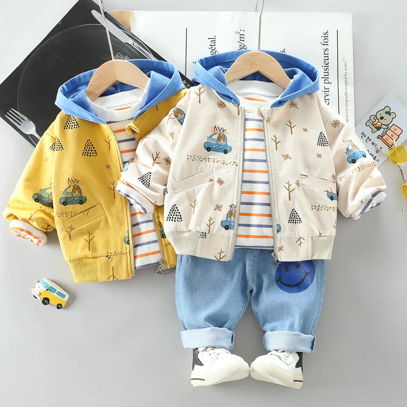 Autumn baby set cartoon bear jacket+trousers boy casual sports set three-piece set 0-4 is the children\'s outdoor clothing