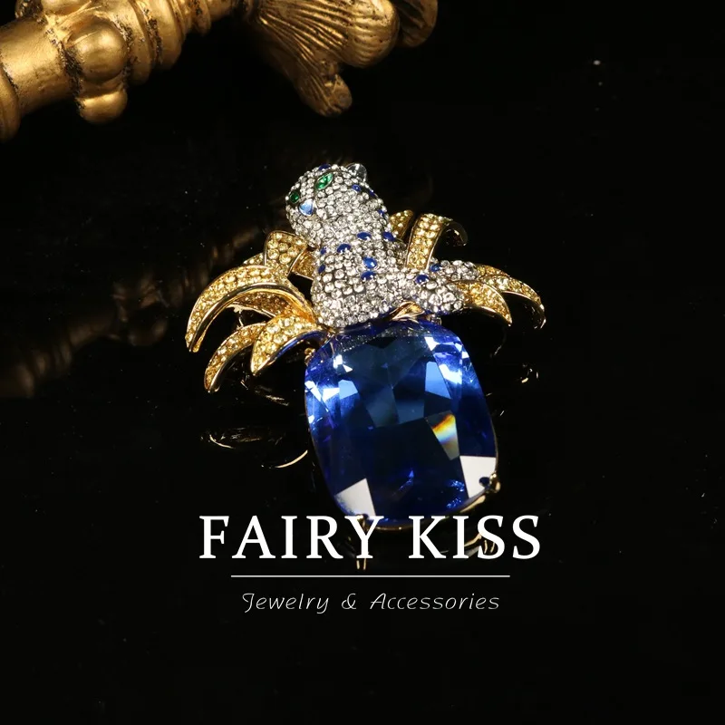 exquisite fashion inlaid blue rhinestone brooch pavé diamond leopard ornament Pin design jewelry