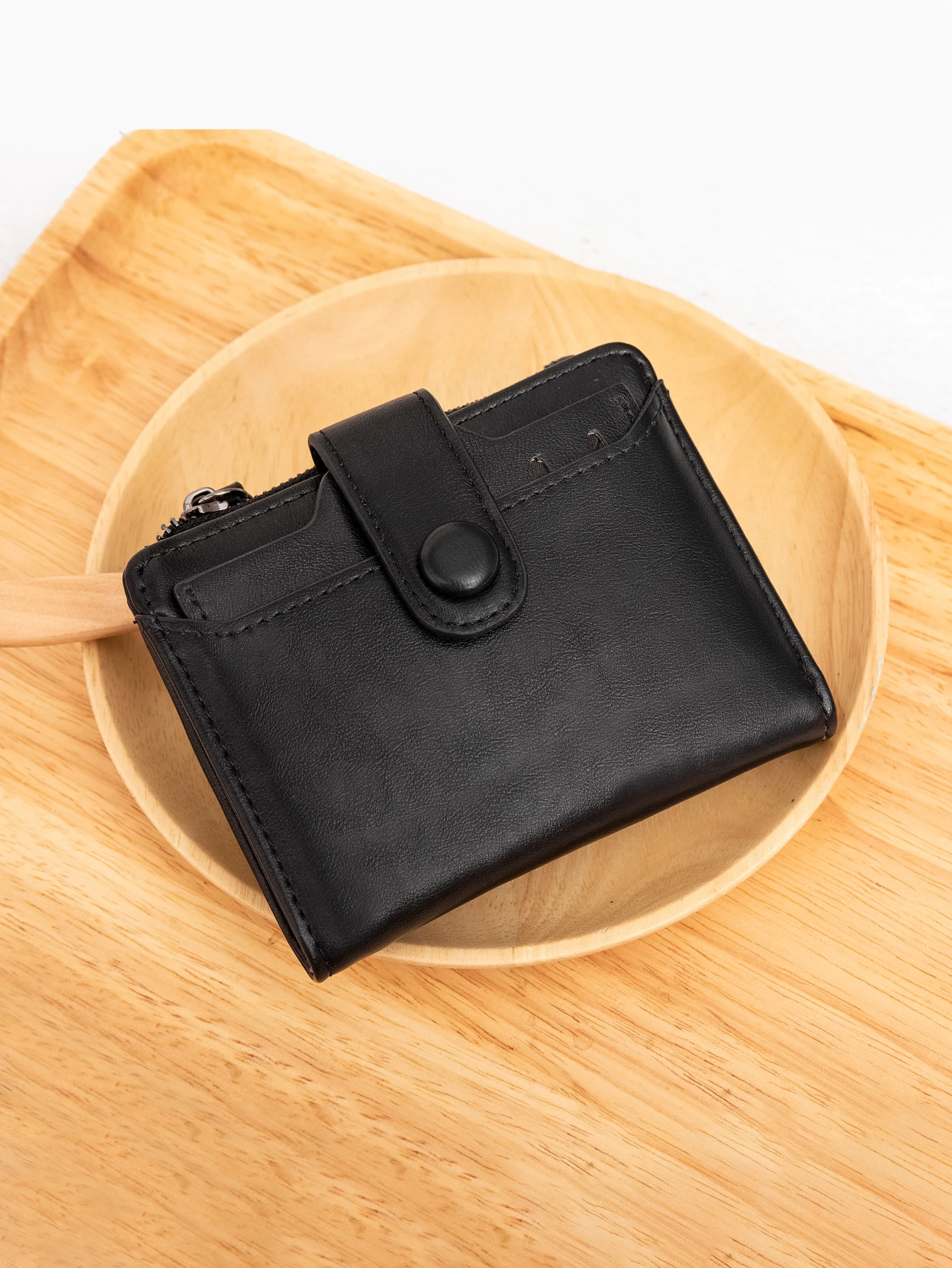 Thin and minimalist women\'s short wallet with detachable card slot and ID card window, suitable for men and women to use
